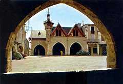 47 Castillonnes La Halle et son Clocheton